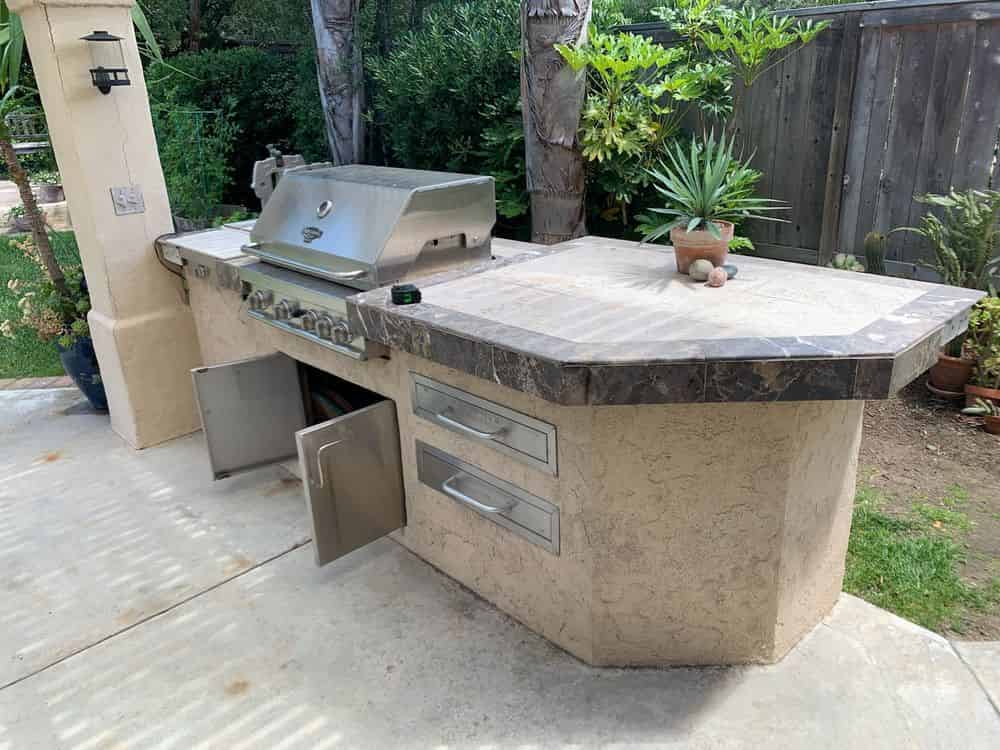 Outdoor Kitchen image