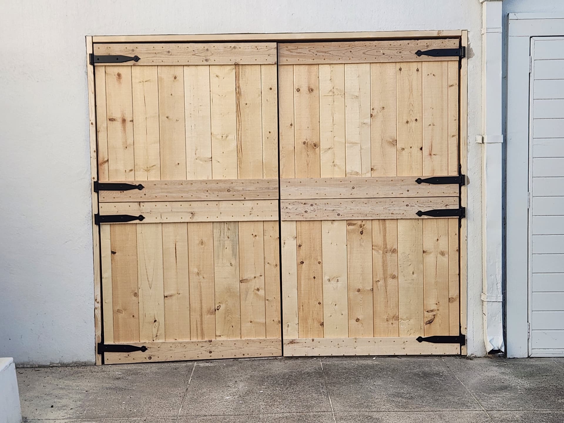 Gallery photos for Dutch Style Barn Doors Installed in Northpark: Image #1