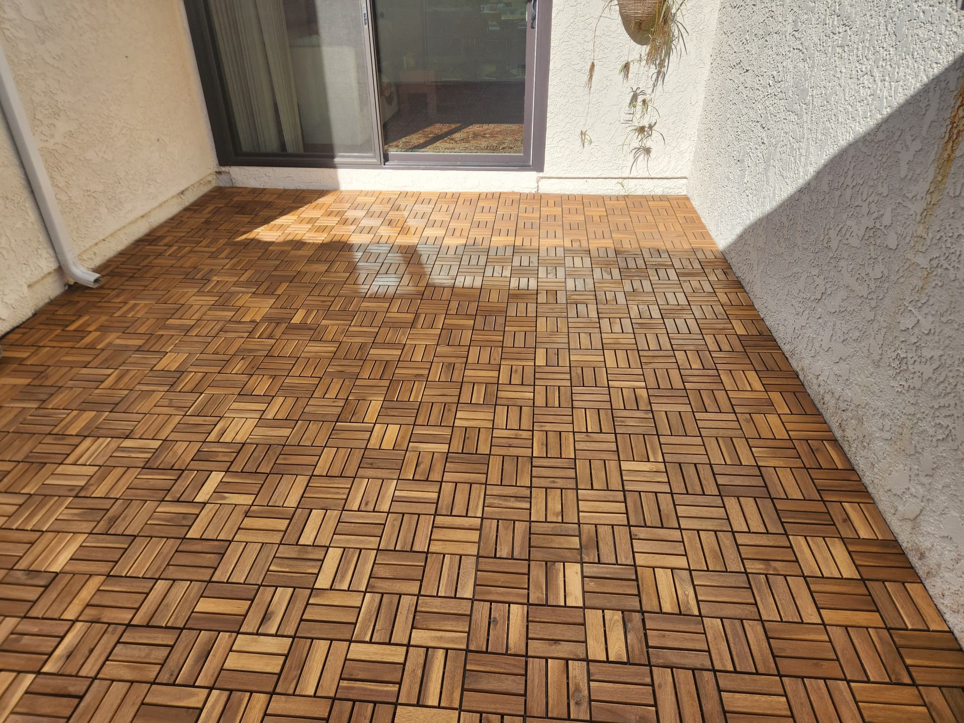 Gallery photos for Stunning Patio with Interlocking Wood Tiles: Image #3