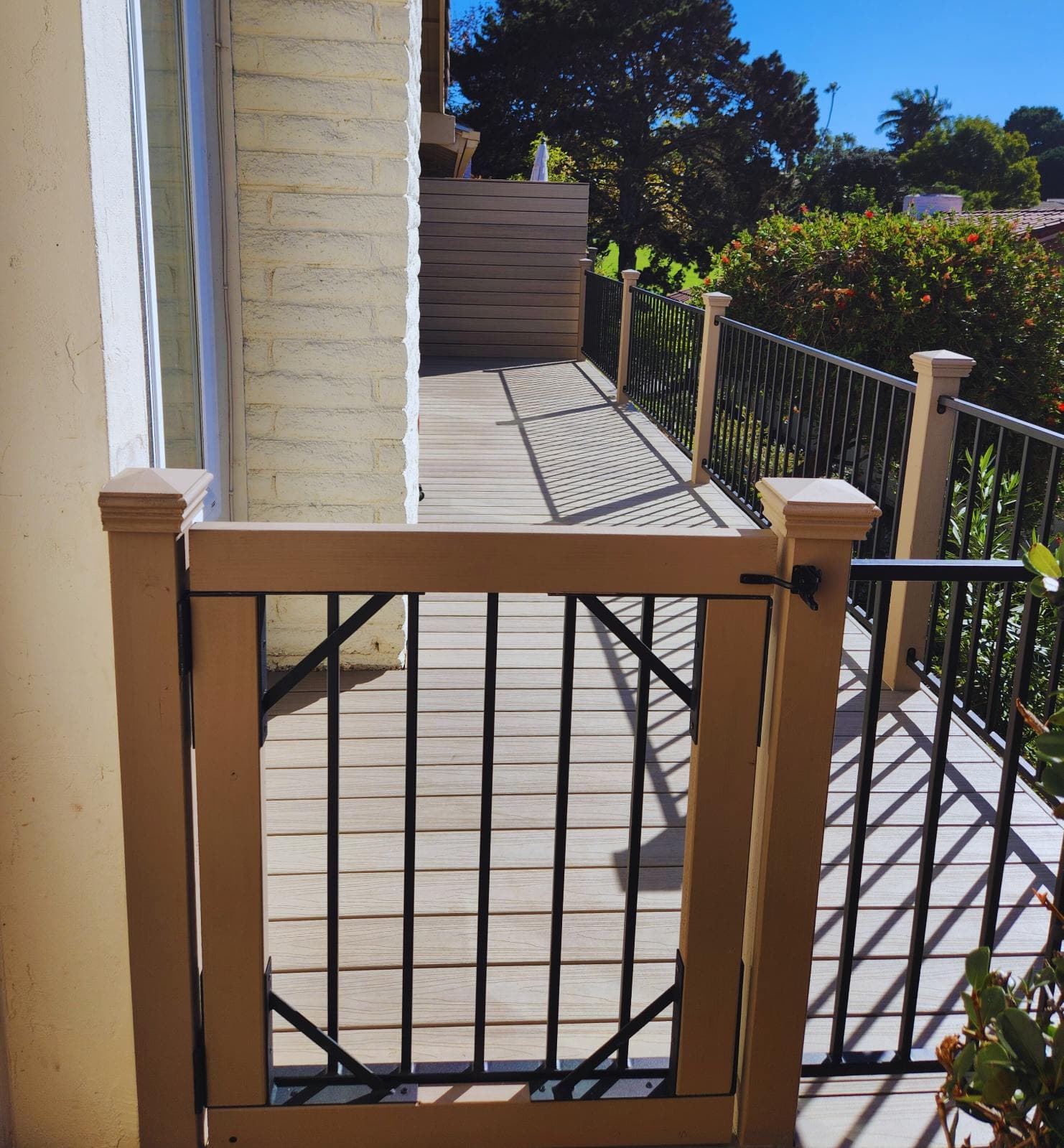 Gallery photos for Stylish Composite Deck with Privacy Wall in Solana Beach: Image #2