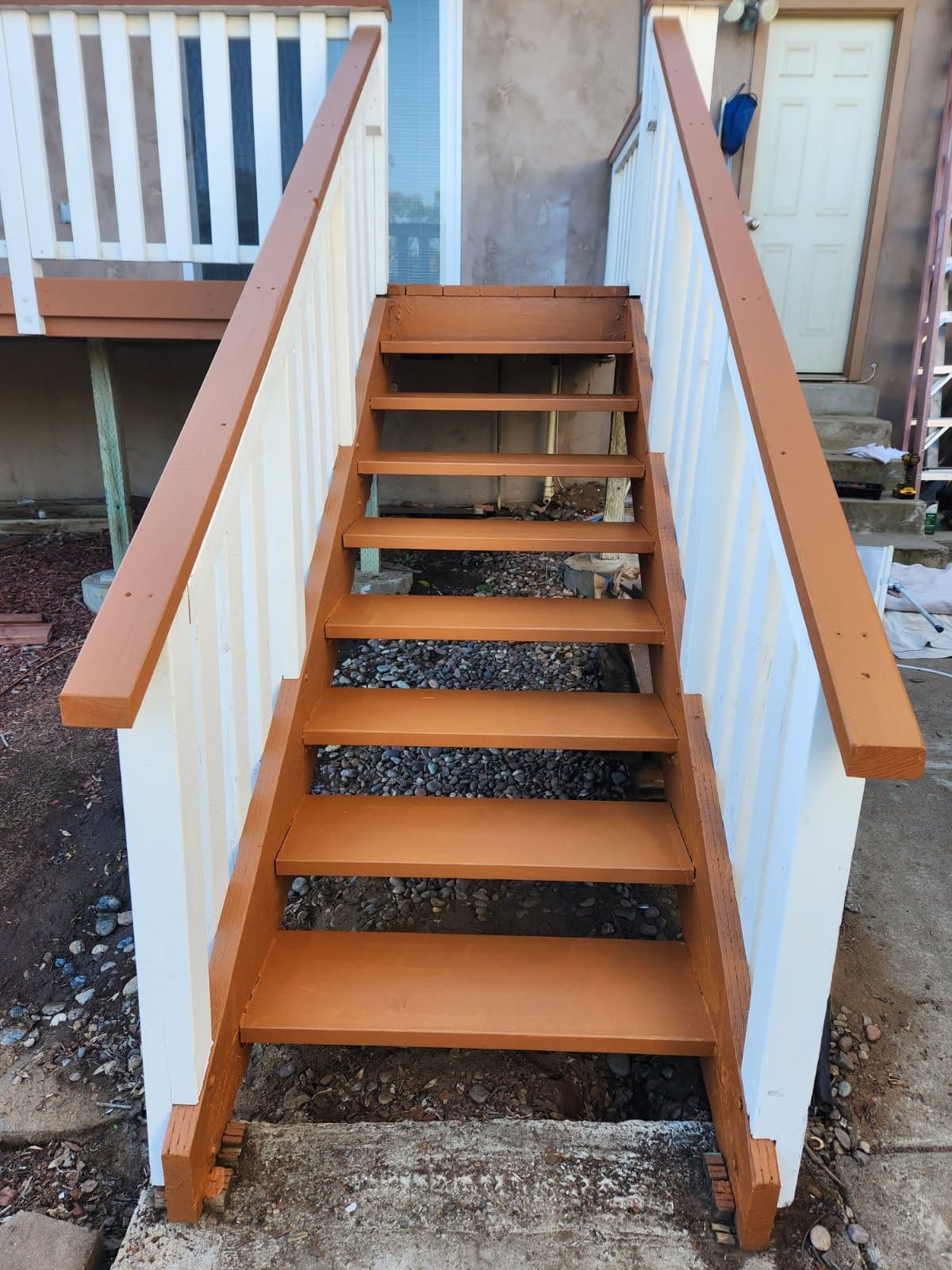 Gallery photos for Elegant Redwood Deck Completion in El Cajon: Image #2